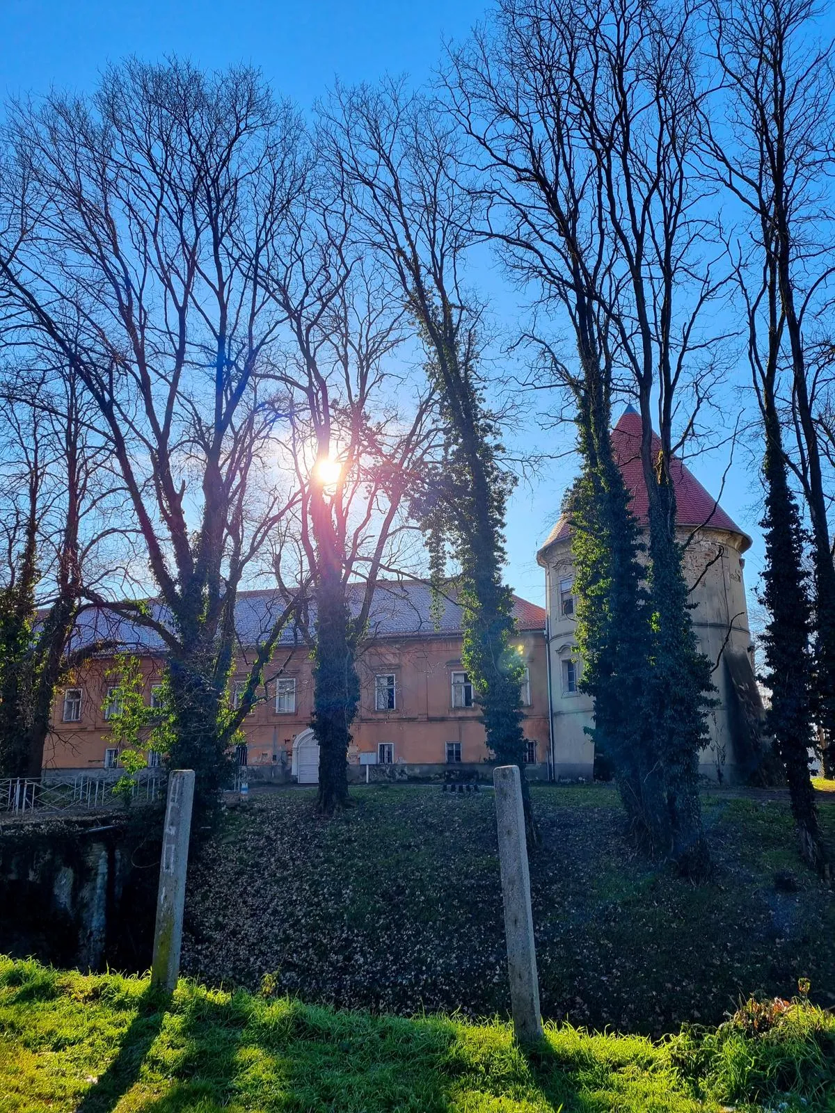 Dvorac Erdődy Kerestinec — fotografija 1 od 8