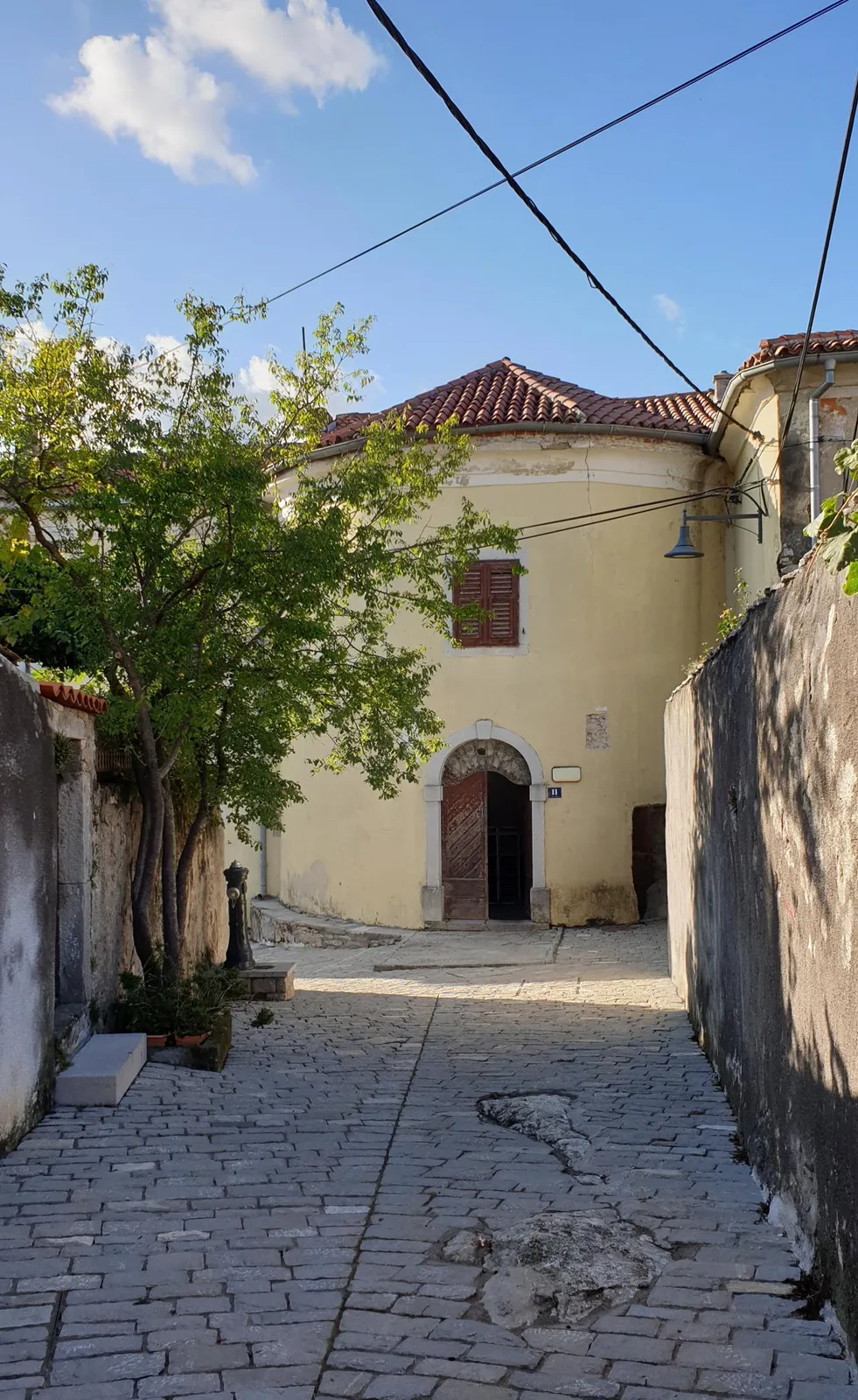 Buzet stari grad — fotografija 1 od 18