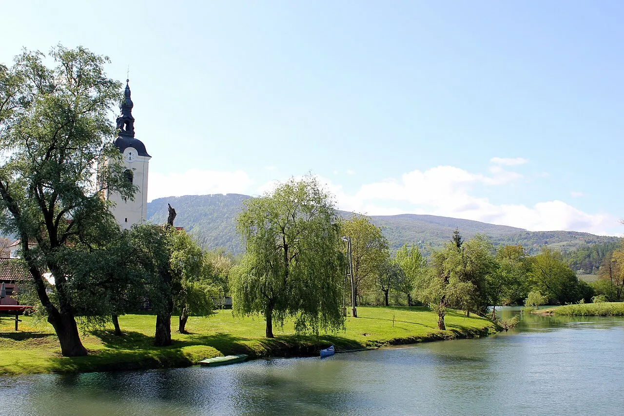 Stari grad Kostanjevica na Krki (otok) — fotografija 1 od 1