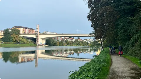 Ulazak u Maribor; tu staza ide tik uz Dravu