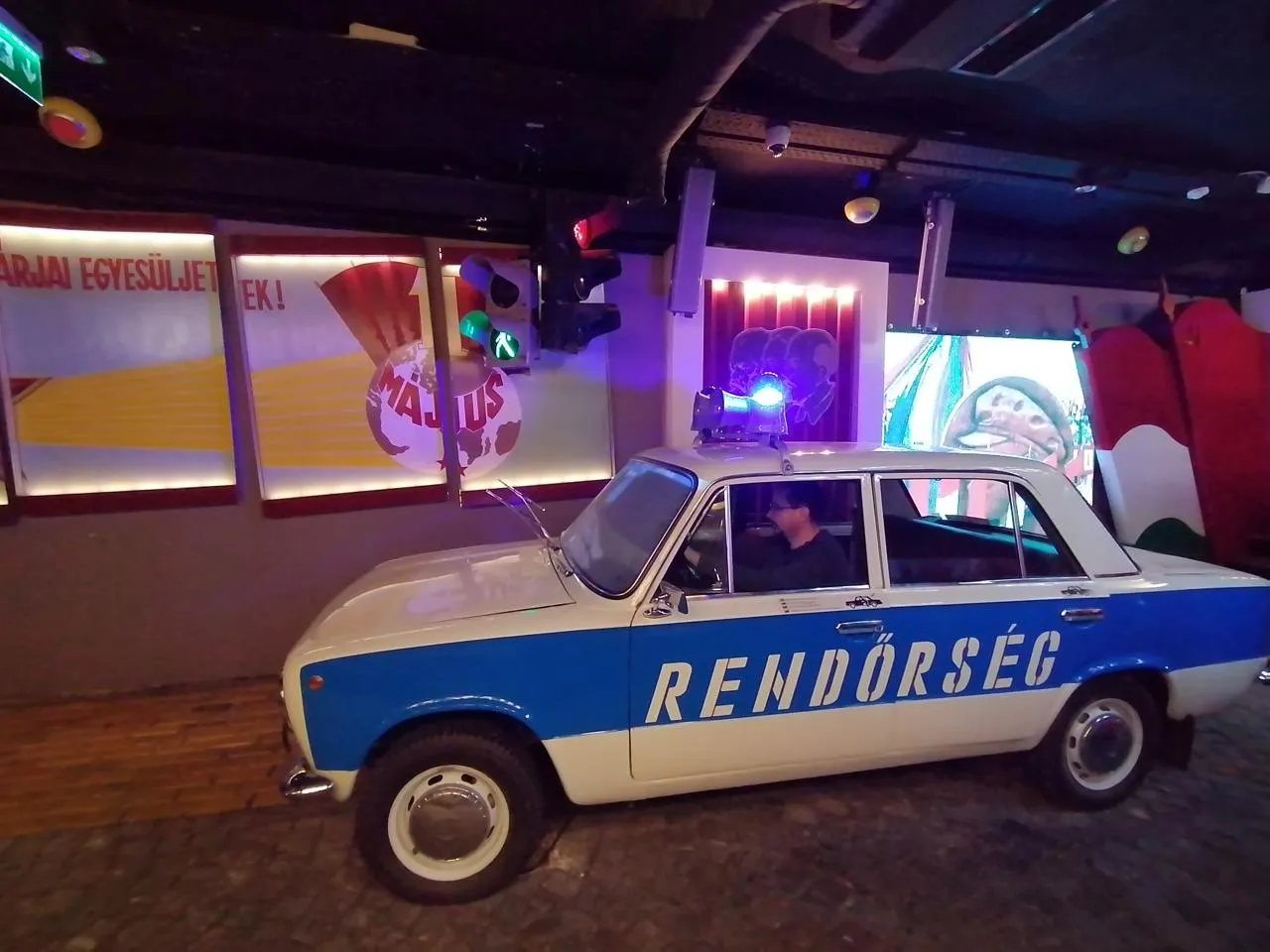 Retro expirience centar - interaktivni "Time travel" Budimpeštom — fotografija 1 od 3