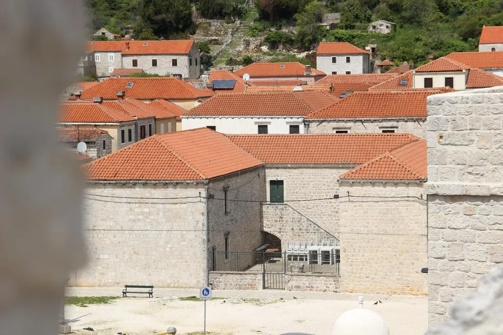 Veliki Kaštio - tvrđava s najljepšim pogledom na Stonske zidine i solanu