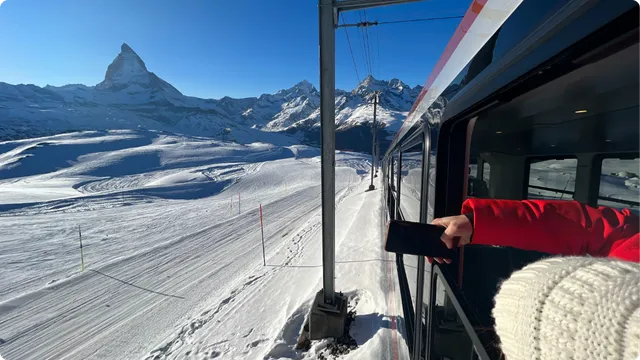 Pogled na Matterhorn (Tobleronu) vlaka na Gornergrat