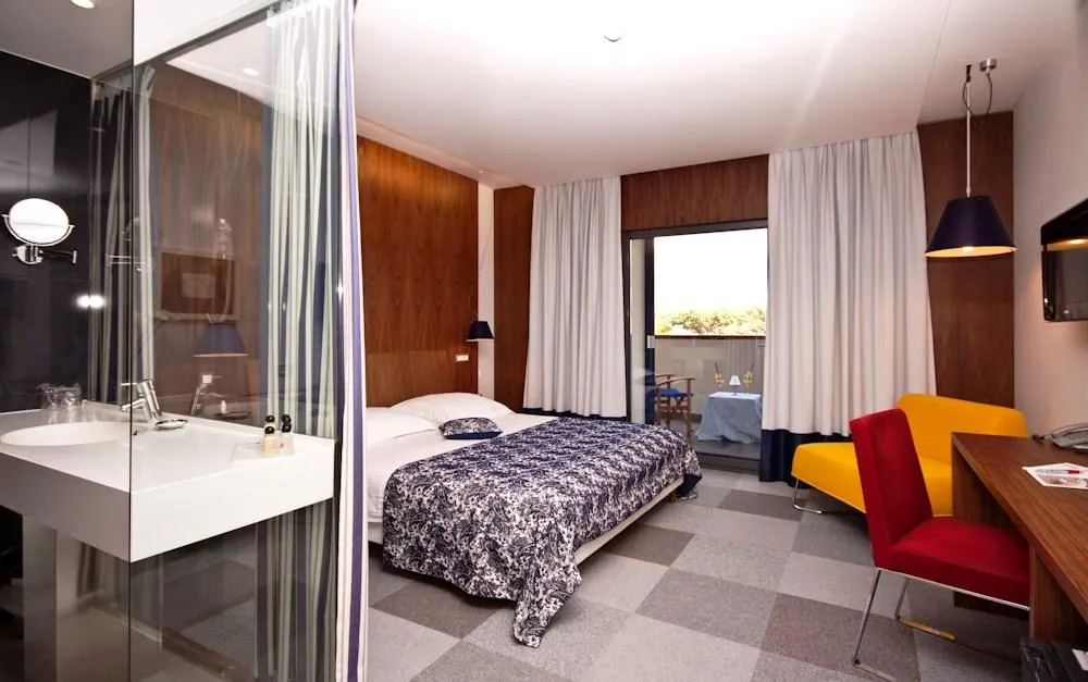 Hotel IN Biograd