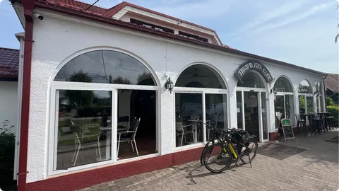 Savršeno mjesto za ručak prije povratka, svega desetak min biciklom od željezničke stanice Pešćenica
