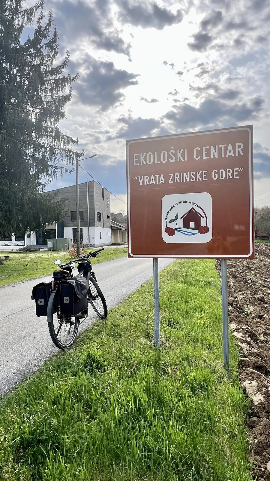 Ekološki centar Vrata Zrinske Gore — fotografija 1 od 24