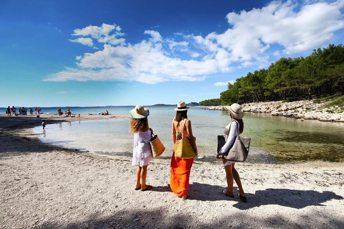 Pilatuša kod Pakoštana - plaža za svaki ukus — fotografija 1 od 5