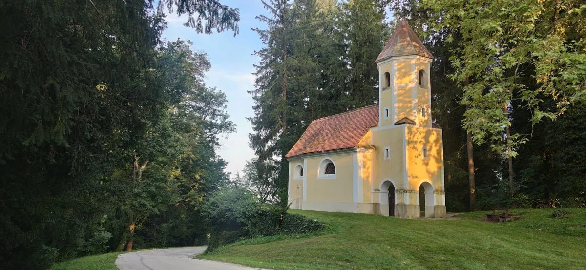 Dvorac Mokrice — fotografija 1 od 8