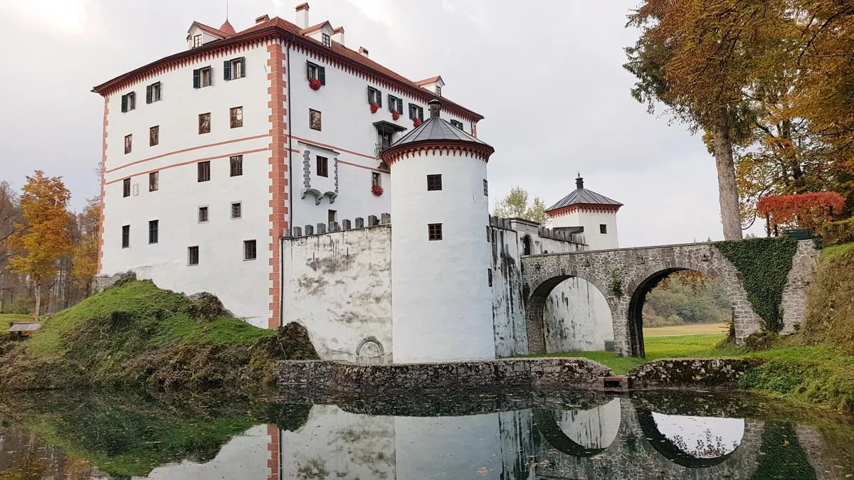 Dvorac Snežnik — fotografija 1 od 8