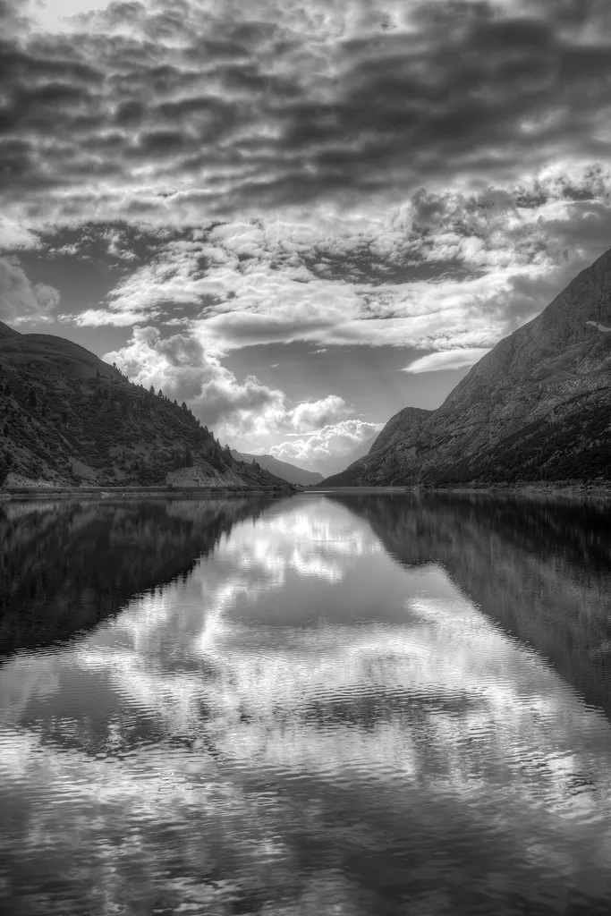 Lago di Fedaia