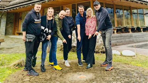 Hrvatska press ekipa na energetskoj točki (Koji je Vikendholičar? Hint: žuta je boja vikendholicari.hr-a)