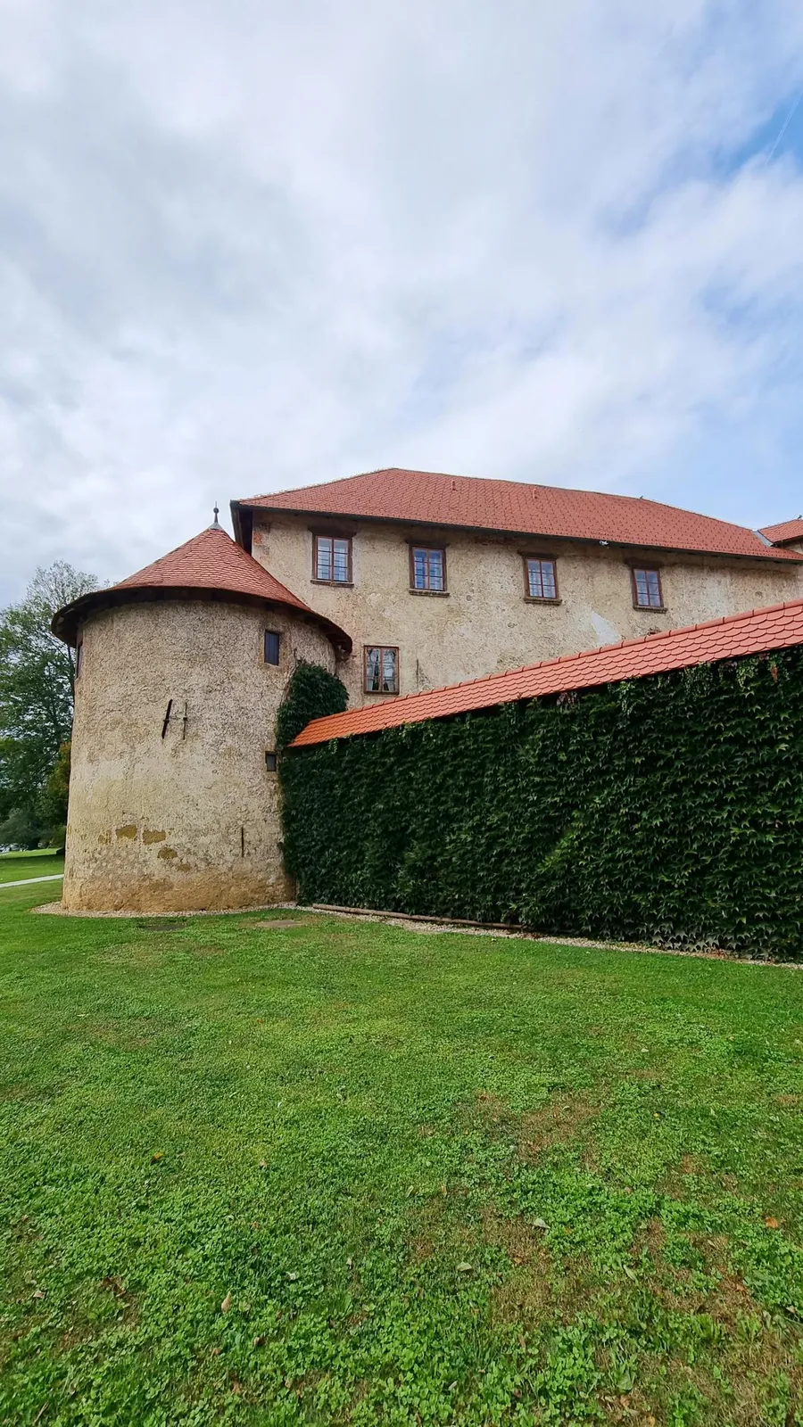 Dvorac Otočec — fotografija 1 od 15
