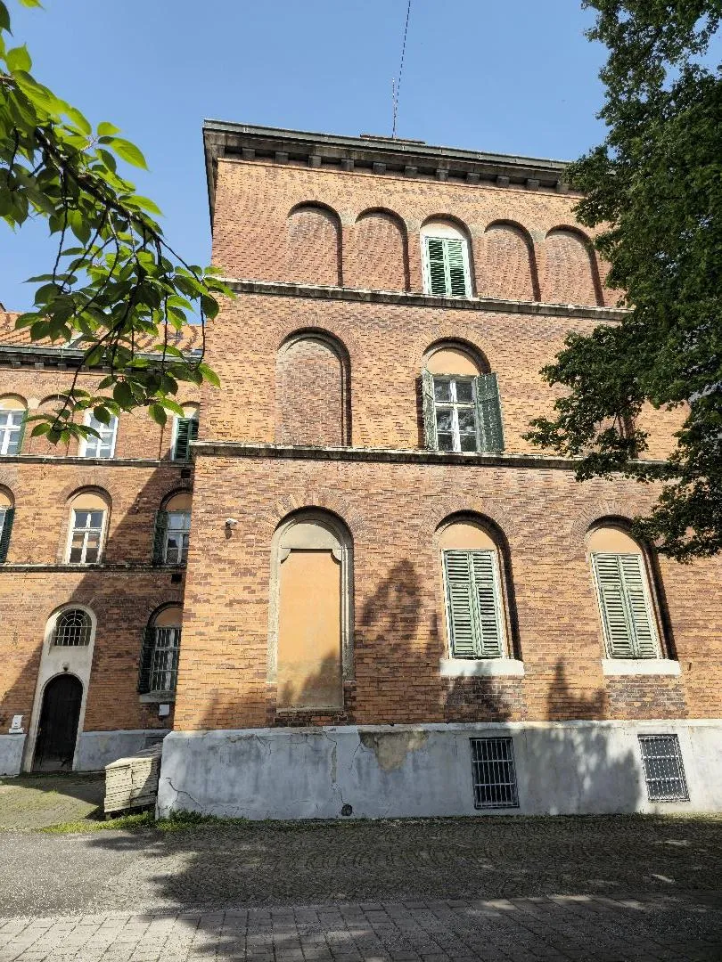 Bazilika Matere Usmiljenja — fotografija 1 od 3