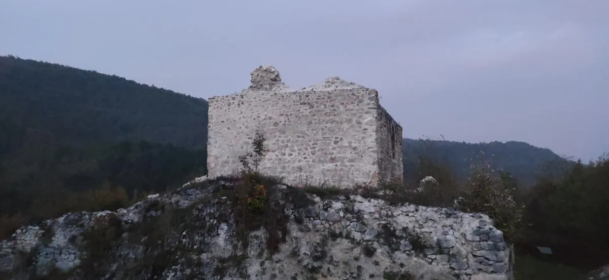 Stari grad Žumberak — fotografija 1 od 10