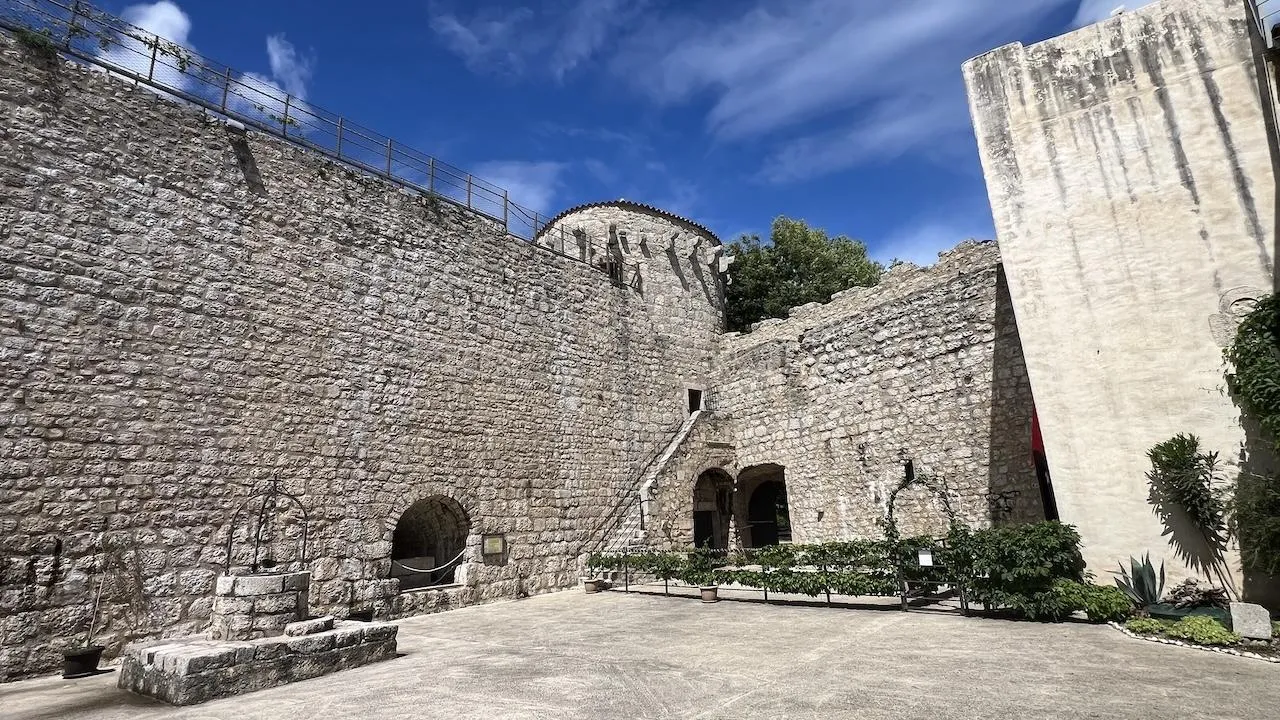 Frankopanski kaštel u Krku — fotografija 1 od 19